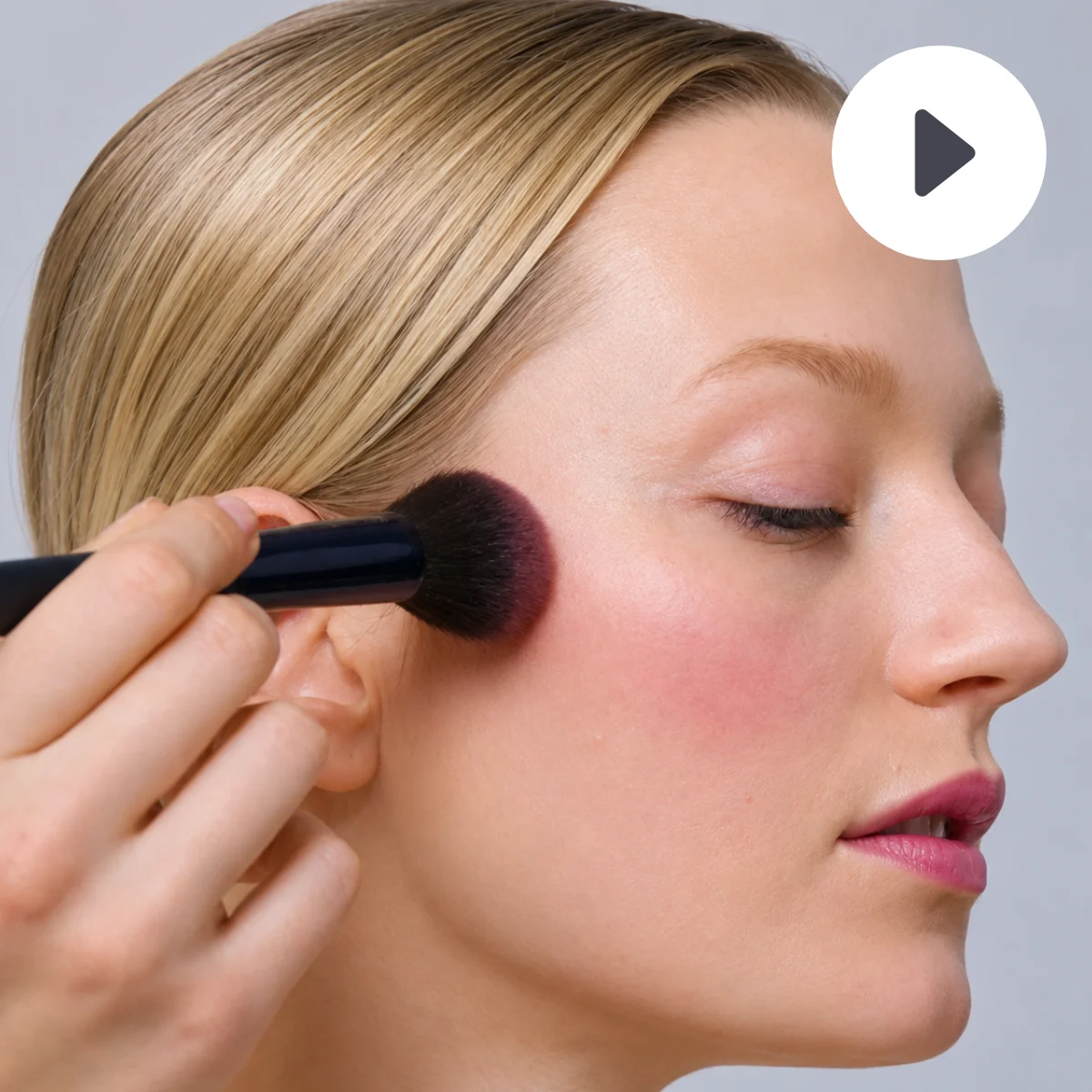 Video DR. HAUSCHKA Vyživujúca lícenka s minerálnymi pigmentmi